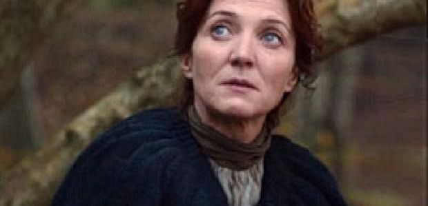 Michelle Fairley: Littlefinger mydli oczy Catelyn