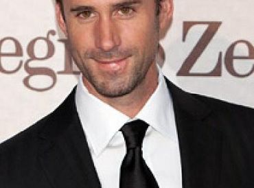 Joseph Fiennes dołączy do 2 sezonu American Horror Story?