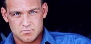Ty Olsson w 8 sezonie 