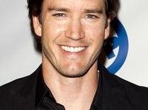 Mark-Paul Gosselaar i Frankie Muniz gościnnie w Apartment 23