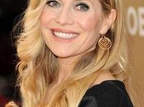 Emily Procter z CSI: Miami porządzi w Białym kołnierzyku
