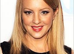 Wendi McLendon-Covey gościnnie we Współczesnej rodzinie jako [spoiler]