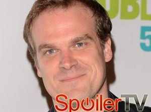 David Harbour z The Newsroom gościnnie w Elementary