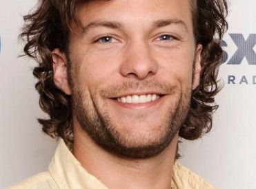 Kyle Schmid jako 'Ace' w Arrow