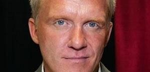 Anthony Michael Hall gościnnie w 