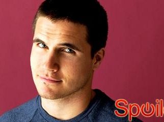 Robbie Amell dołącza do komedii NBC 1600 Penn