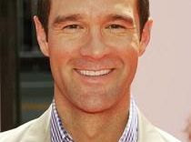 Chris Diamantopoulos z Up All Night gościnnie w Arrested Development