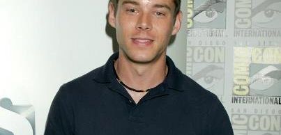 Brian J. Smith z 