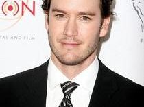 Mark-Paul Gosselaar z tajemnicza rolą w Happy Endings