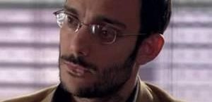 Omid Abtahi w pilocie A&E 