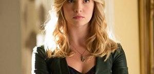 Candice Accola skomplikowanym miłosnym kwadracie Caroline w 