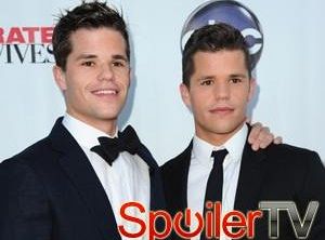Charlie i Max Carver jako [spoiler] w Nastoletnim wilkołaku