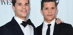 Charlie i Max Carver jako [spoiler] w 
