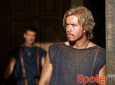 Starz rozważa spin-off Spartacusa poświęciony Juliuszowi Cezarowi