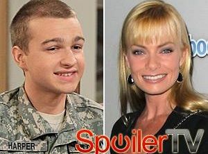 Angus T. Jones wraca do Dwóch i pół, Jaime Pressly jako jego miłość w serialu