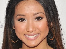 Brenda Song w komedii Foxa od Aleca Sulkina i Wellesleya Wilda