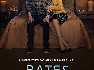 Norman i jego matka blisko siebie na łóżku w Bates Motel