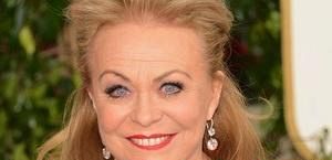 Odcinki pilotowe: Jacki Weaver w komedii CBS 