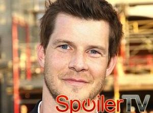 Eric Mabius gościnnie w Skandalu
