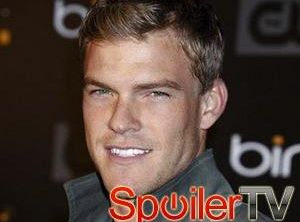 Alan Ritchson gościnnie w Hawaii 5.0