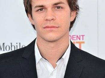 Odcinki pilotowe: Johnny Simmons w serialu Blink
