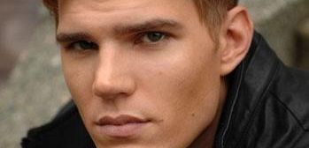 Odcinki pilotowe: Chris Zylka pojawi się w 