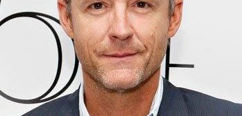 Odcinki pilotowe: John Benjamin Hickey z główną rolą w 