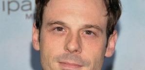 Odcinki pilotowe: Scoot McNairy dołącza do dramatu AMC 