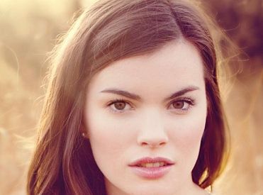 Kaley Ronayne będzie pojawiała się w 7 sezonie Poślubionych armii