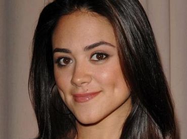 Odcinki pilotowe: Camille Guaty w komedii Spy