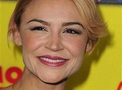 Odcinki pilotowe: Sam Hazeldine i Samaire Armstrong w The Returned