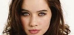 Odcinki pilotowe: Anna Popplewell dołączyła do 