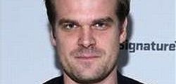 Odcinki pilotowe: David Harbour w obsadzie 