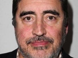 Odcinki pilotowe: Alfred Molina pojawi się w Assistance