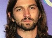 Odcinki pilotowe: Michiel Huisman w obsadzie The Sixth Gun