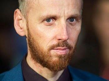 Odcinki pilotowe: Ewen Bremner kardynalskim powiernikiem w Vatican