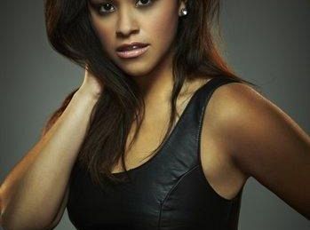 Odcinki pilotowe: Gina Rodriguez w dramacie Wild Blue