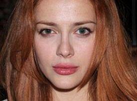 Odcinki pilotowe: Elena Satine w The Sixth Gun