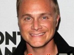 David Anders w drugim sezonie Necessary Roughness