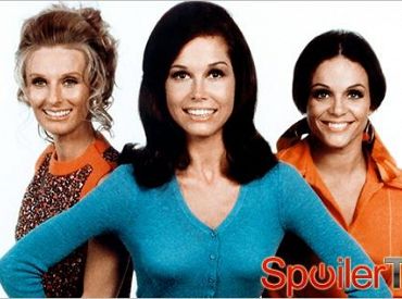 Mary Tyler Moore, Valerie Harper, Cloris Leachman gościnnie w Rozpalić Cleveland