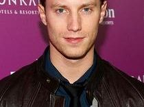 David Andrews, Jonathan Keltz i Johanna Braddy w 3 sezonie Necessary Roughness