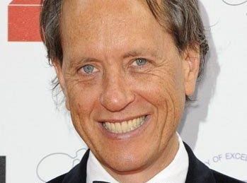 Richard E. Grant gościnnie w Dziewczynach