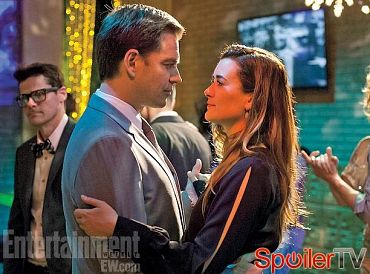 Tony i Ziva z Agentów NCIS w romantycznym powolnym tańcu