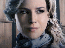 Julie Benz o graniu twardej pani burmistrz w Defiance