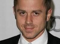 Odcinki pilotowe: Giovanni Ribisi zamiast Tommy'ego Deweya w Dads
