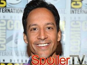 Danny Pudi, Claire Coffee i Stephen Spinella w 5 sezonie Bananowego doktora