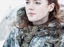Rose Leslie z Gry o tron o bękarciej miłości Ygritte i wspinaczce na Mur