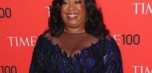 Shonda Rhimes chce zrobić dramat o kobiecie ze spluwą, która kopie innych po tyłkach