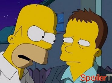 Seth MacFarlane śpiewa Sinatrę i uderza do Marge w finale Simpsonów