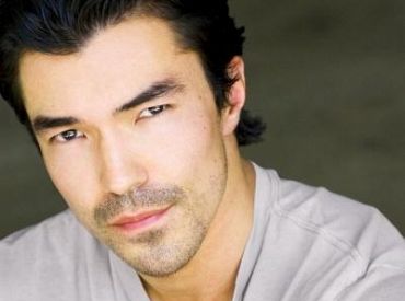 Ian Anthony Dale w odcinku pilotowym TNT Murder In The First